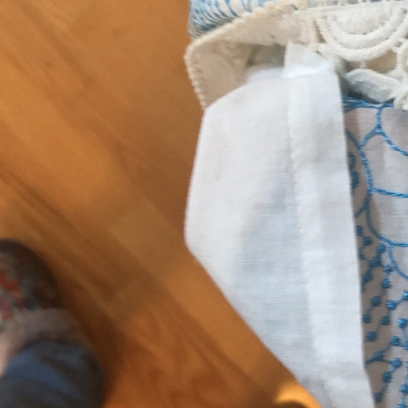 Lilly Pulitzer 3/4 sleeve size 2 dress/tunic in an embroidered cotton blue/white - Picture 6 of 7